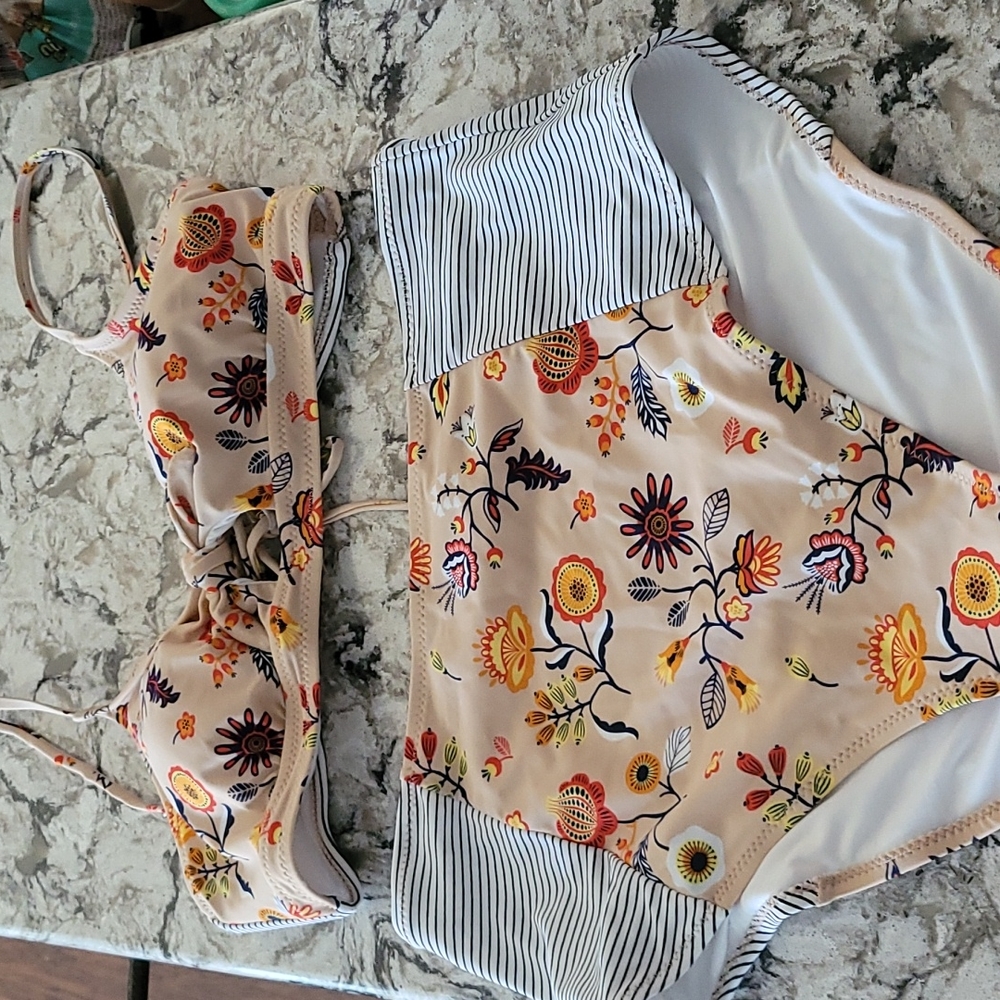 CUPSHE Floral and Striped Bikini